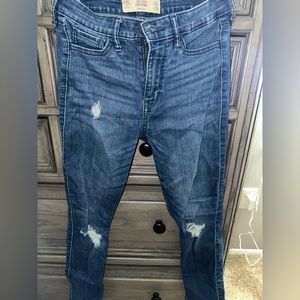 Womens Hollister Dark distressed Skinny #Jeans. Size 3S (26w 29L)
